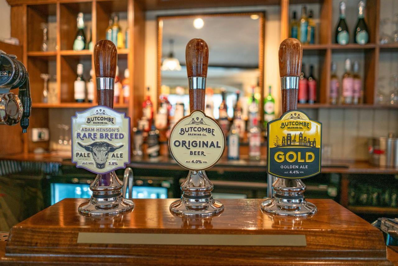 The Kings Arms Hotel Melksham Exterior photo