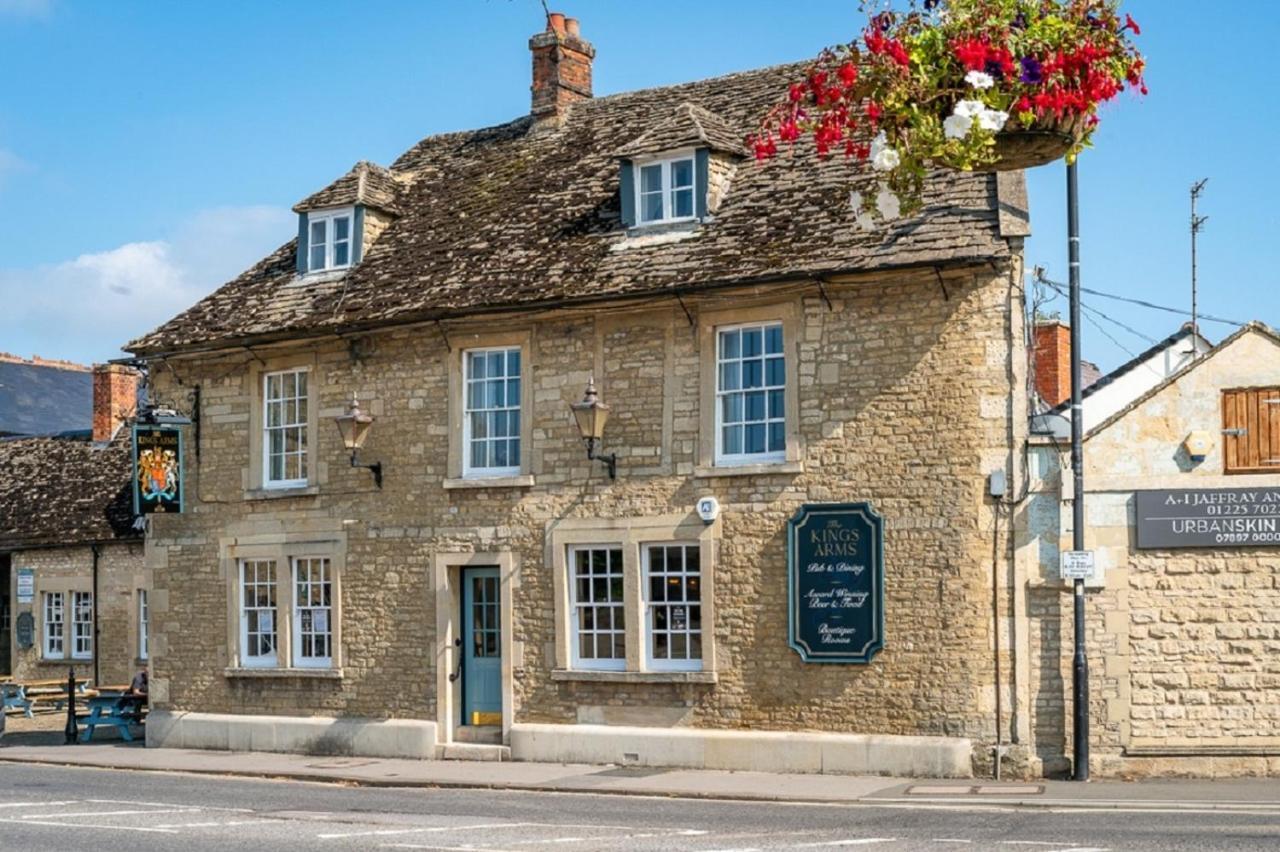 The Kings Arms Hotel Melksham Exterior photo