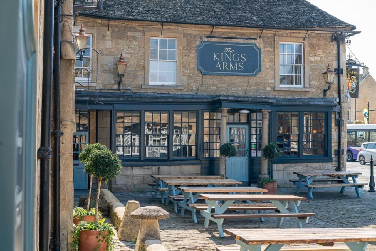 The Kings Arms Hotel Melksham Exterior photo