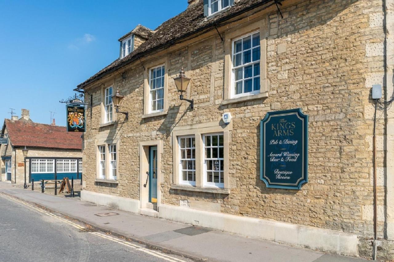 The Kings Arms Hotel Melksham Exterior photo
