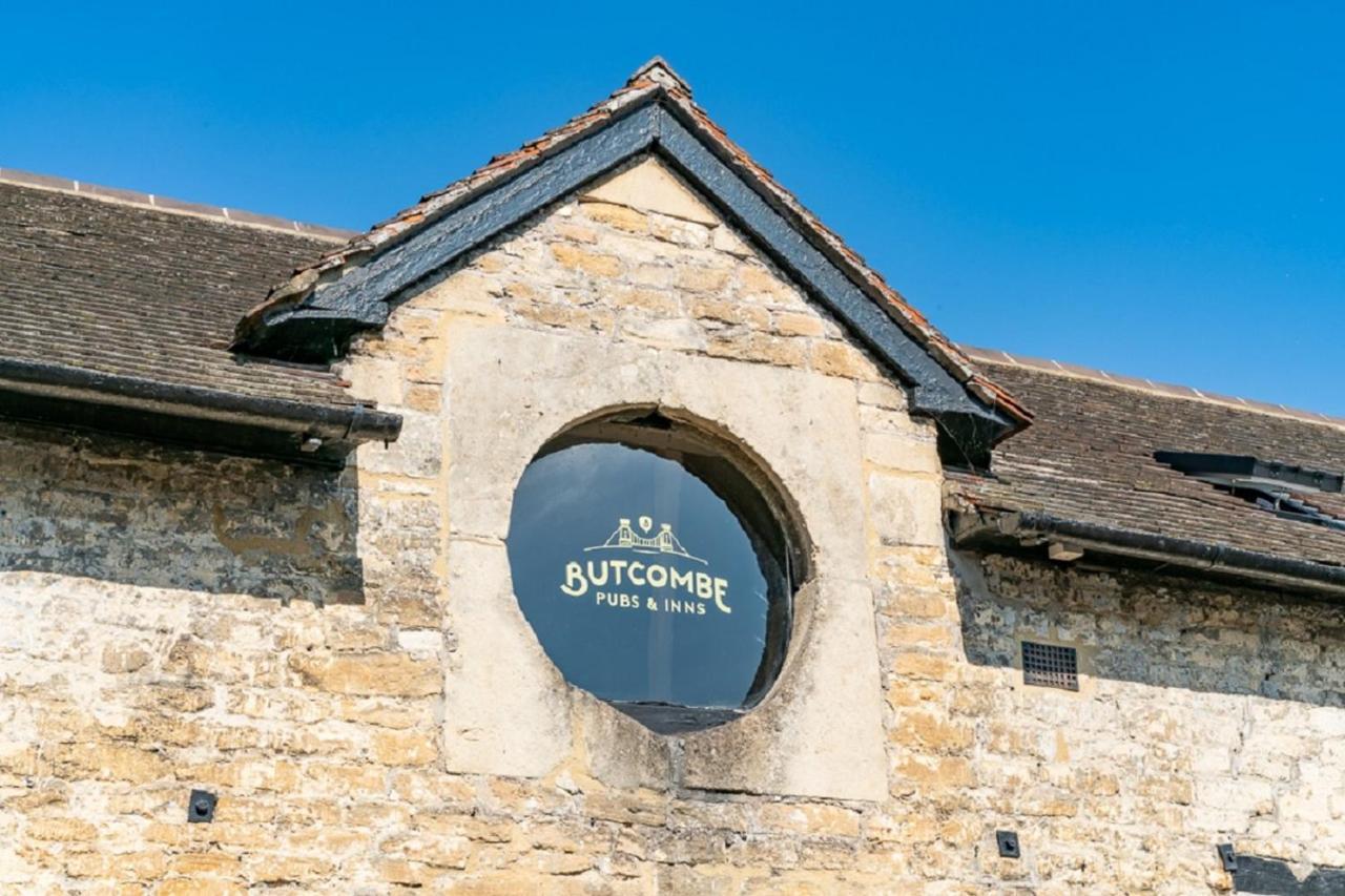 The Kings Arms Hotel Melksham Exterior photo