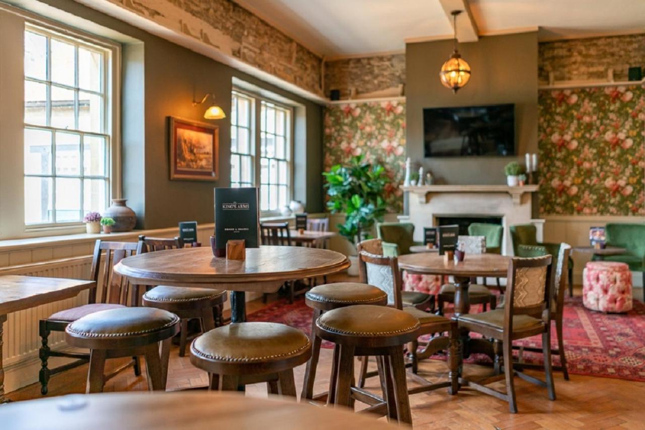 The Kings Arms Hotel Melksham Exterior photo