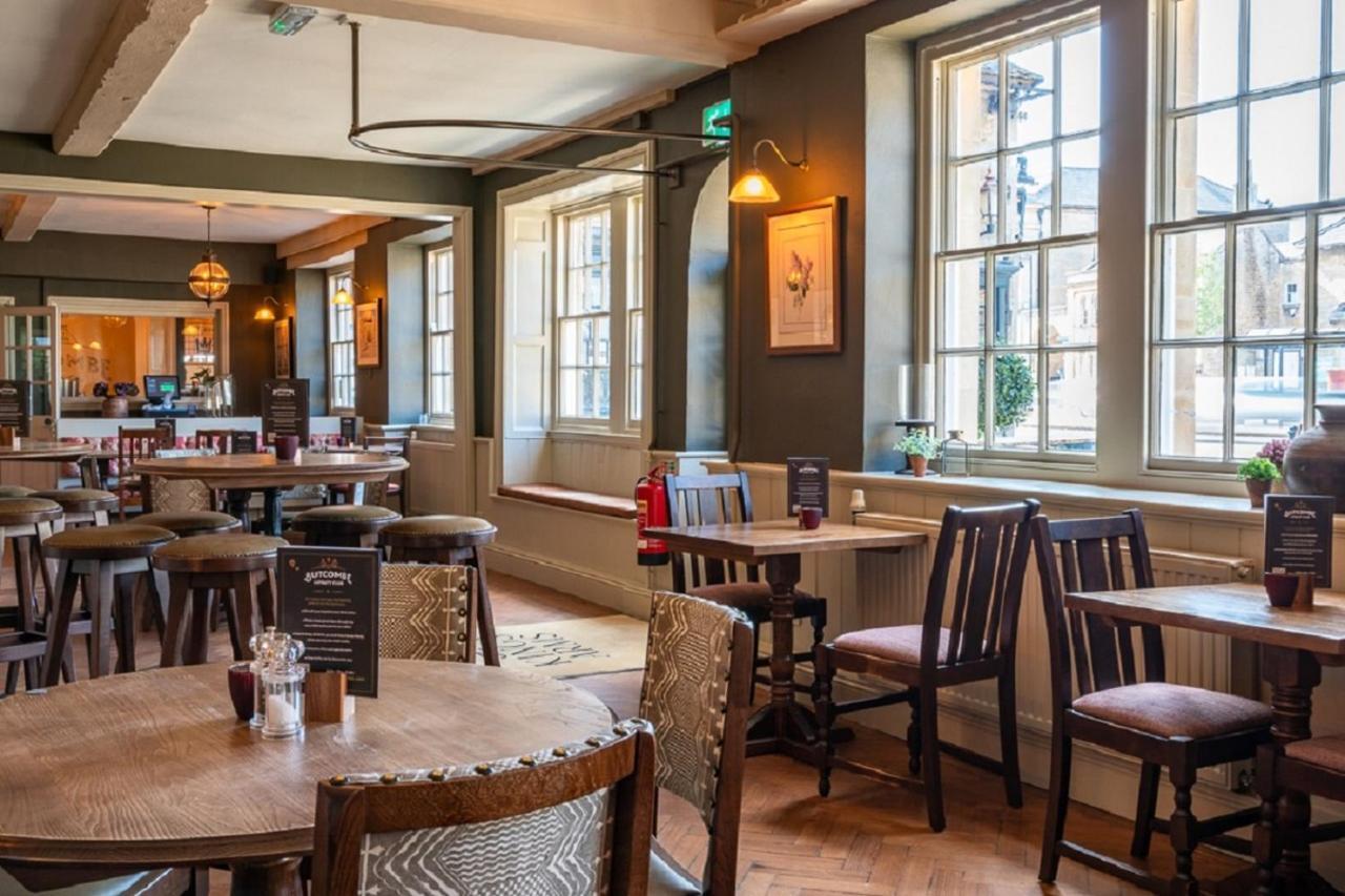 The Kings Arms Hotel Melksham Exterior photo