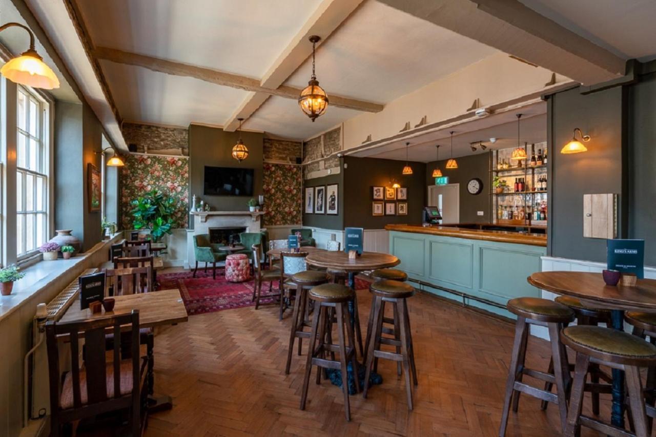 The Kings Arms Hotel Melksham Exterior photo