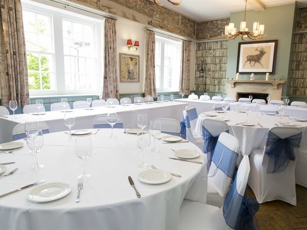 The Kings Arms Hotel Melksham Exterior photo