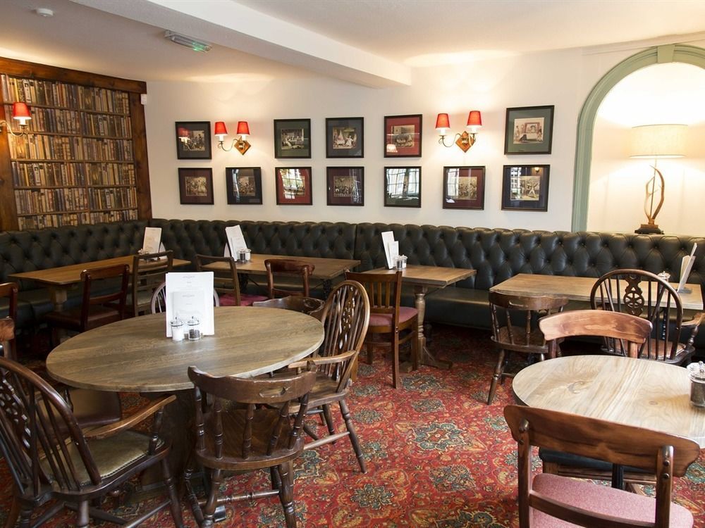 The Kings Arms Hotel Melksham Exterior photo
