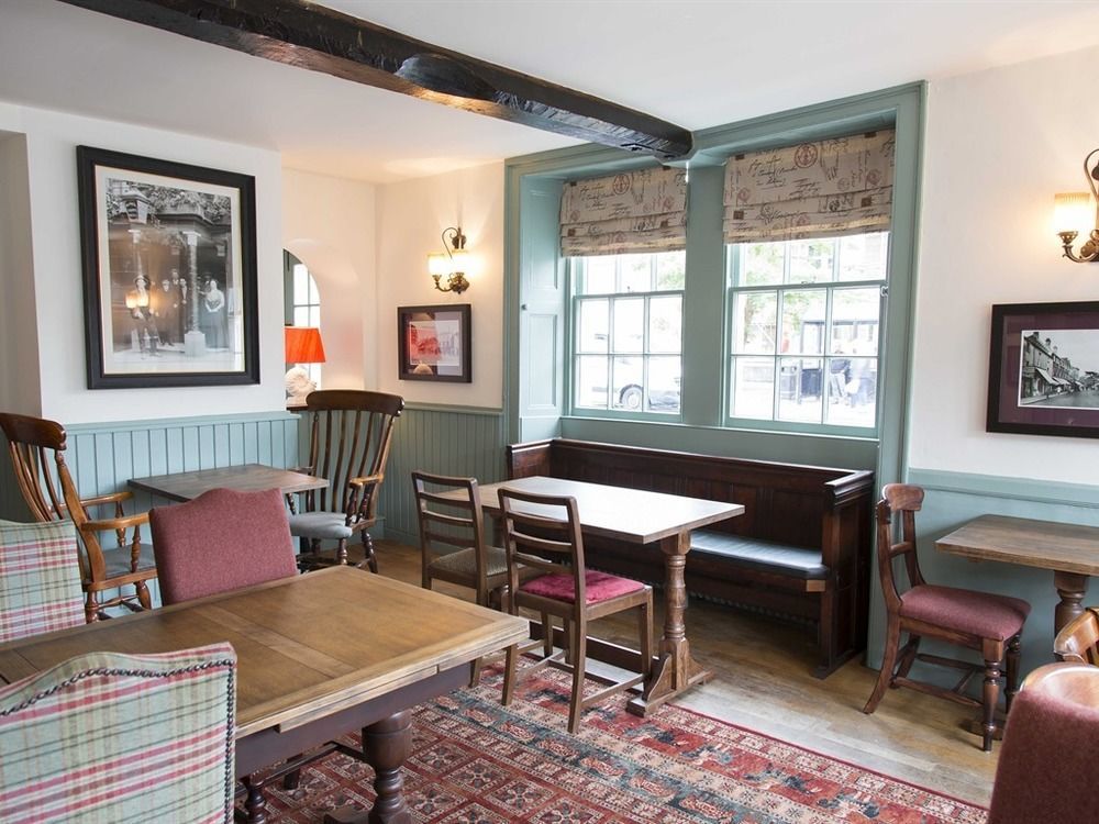 The Kings Arms Hotel Melksham Exterior photo